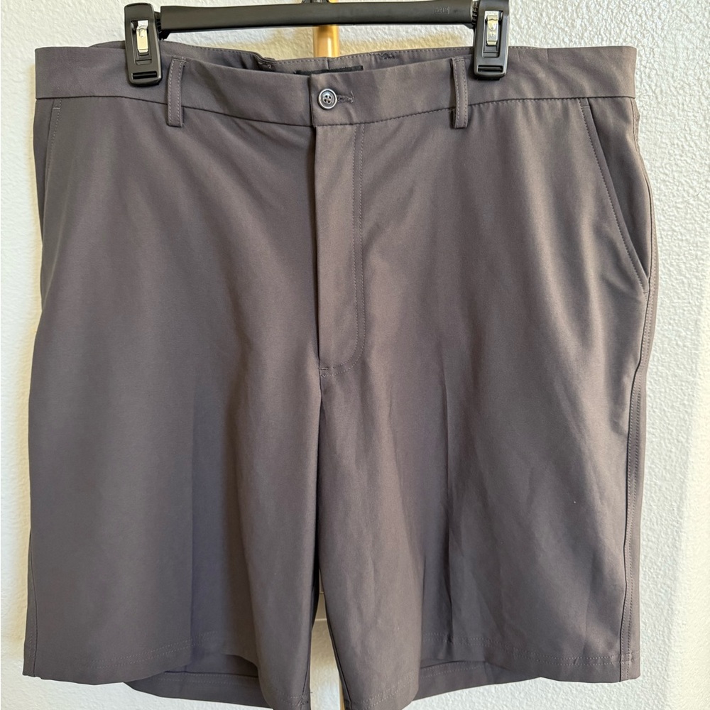 NWOT Men's Gray Shorts -Kirkland Brand size 40